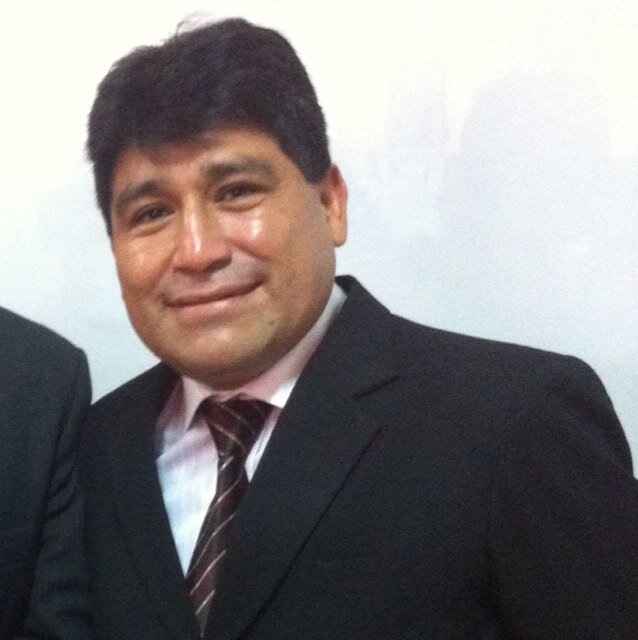 Huaracino de nacimiento, laboro en la ciudad de Lima, soy profesional en la carrera de Derecho.