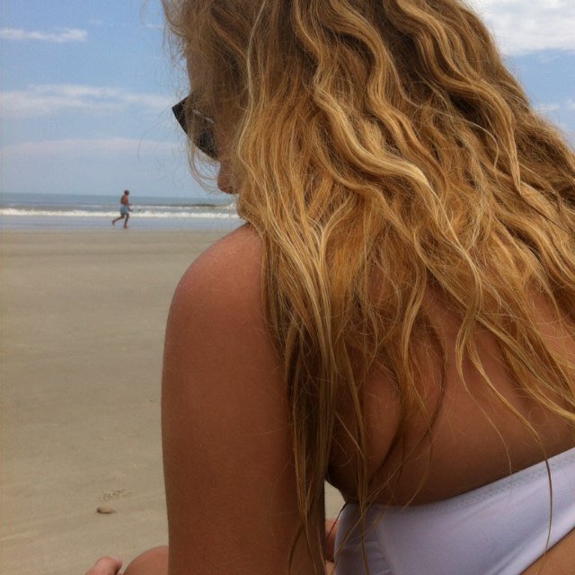 Brunette_babe2's profile picture. Brunette buddie is - @BrunetteBeautyG follow her(: