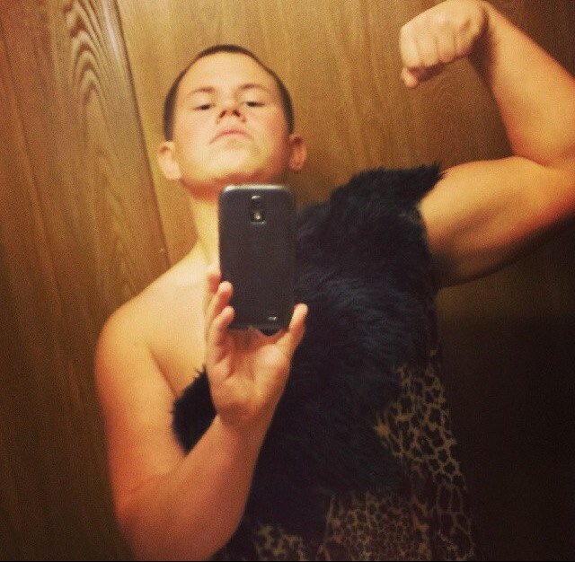 They call me Stercules. I got a small dick, big biceps, and big titties. DM me for small dick pics and big tit pics