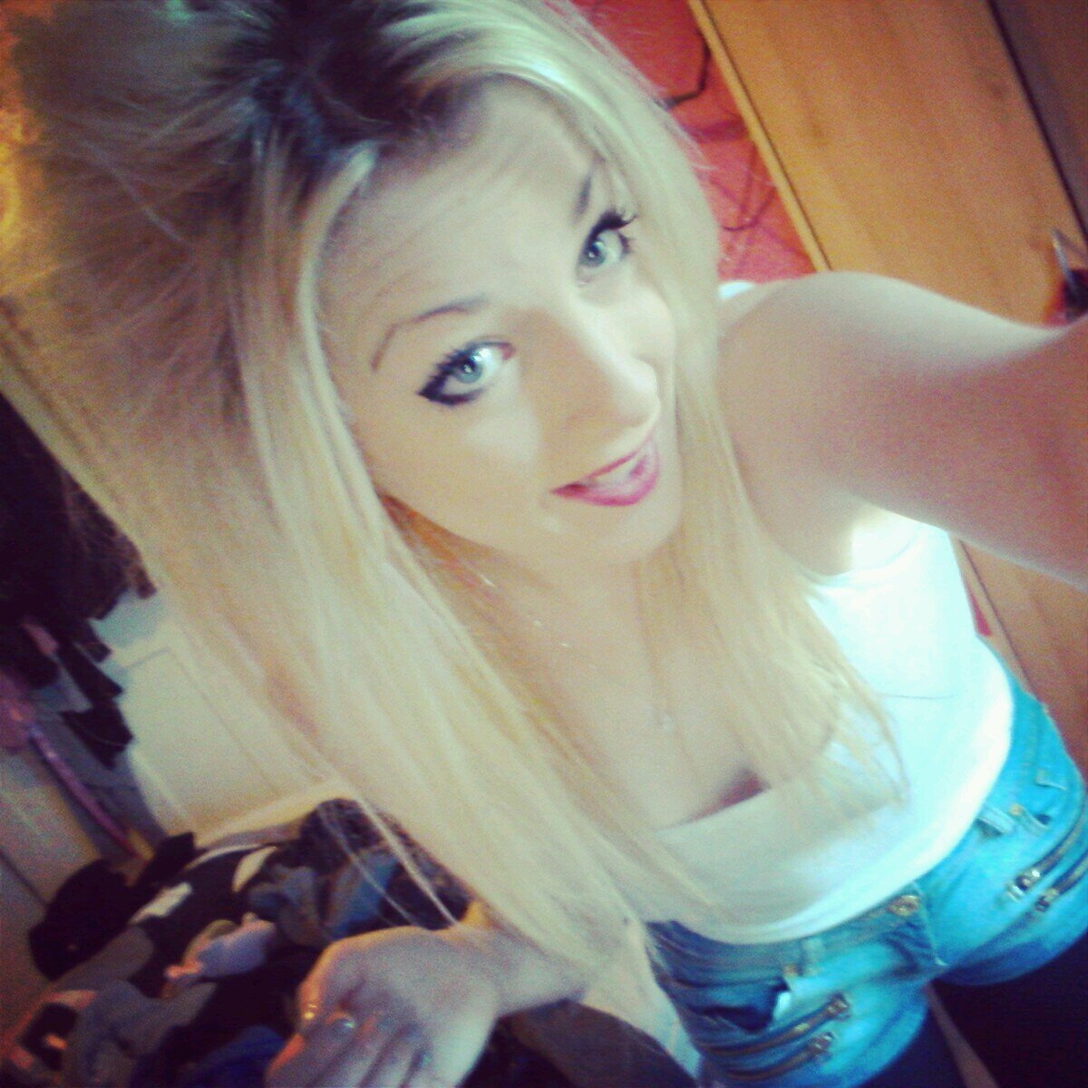 bonnieejanee's profile picture. i follow back!:)♥