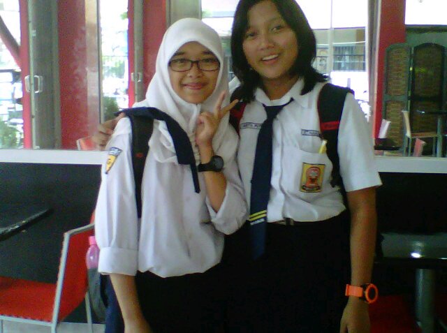 Malang ,19 Nov 1999|Pekerjaan :Drammer|         Mblo ☹