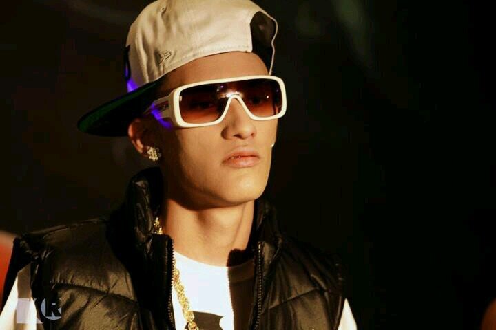 ´´ Tinha que ser fã do magrelo de aparelho´´