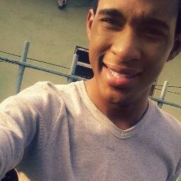 Cristão. 
Cantor Evangélico.
namoraro de Maria.
21 anos de Idade.
