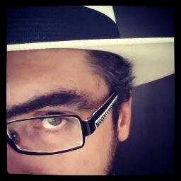 Experiodista cobarde. Me gusta la historia tanto como el vino... Y tengo un perro. Y un podcast.