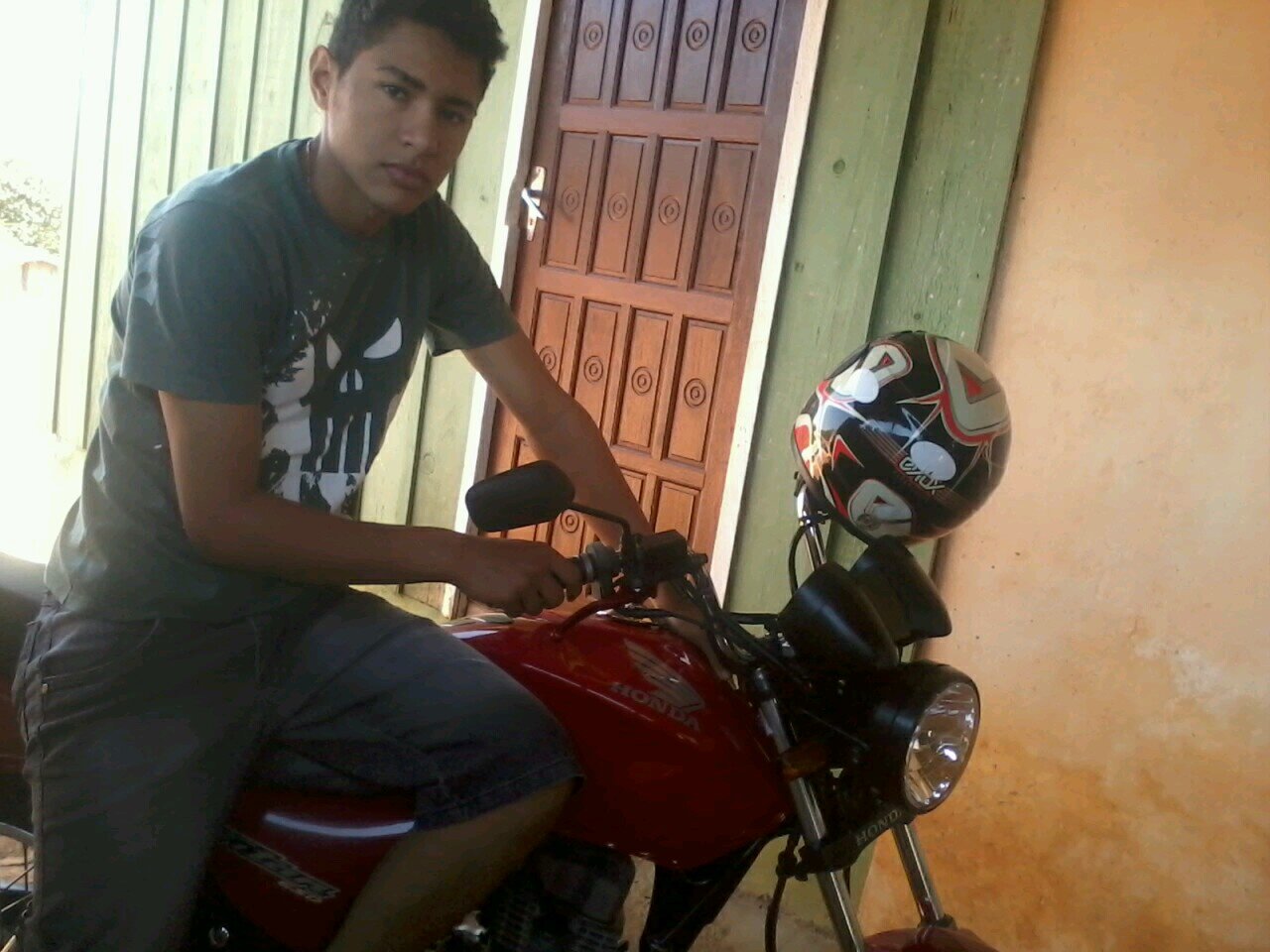 loleandro18@hotmail.com                        Face
