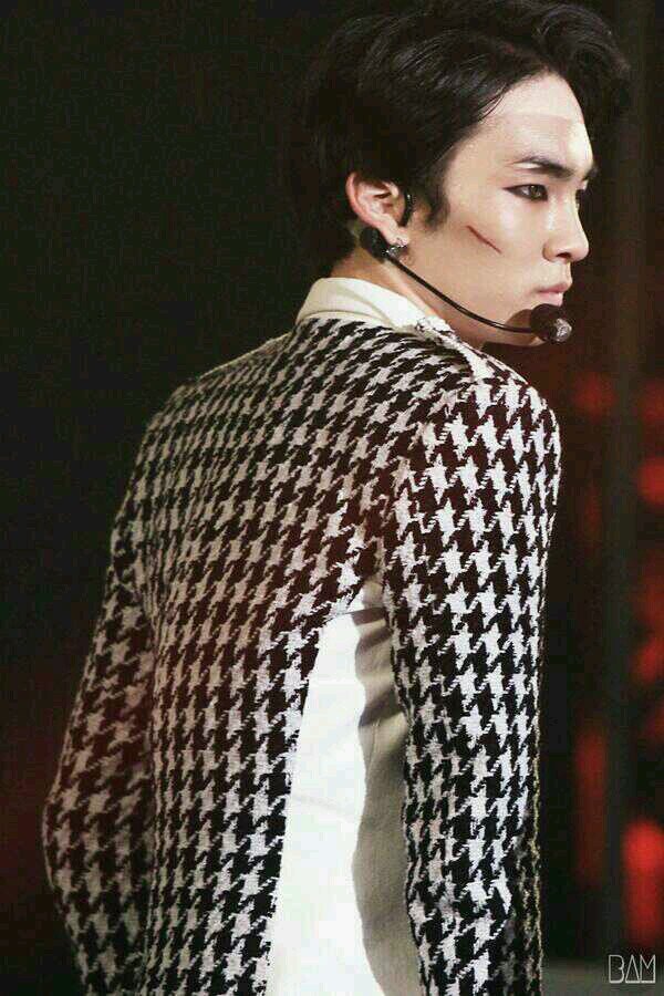 ผมหล่อ  ผมเกรียน ผม.หื่นน-.,- ผมพูดไม่เก่งแค่พูดไม่หยุด(?) ผมเป็นคนอบอุ่นนะ^^ ฟอลมาคุยกับผมสิครับ แล้วผมจะดูแลคุณเอง*ยิ้มหล่อ* 29/11/2012