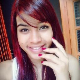 Eu erro. Eu amo. Eu choro. Eu brinco. Eu sorrio. Eu tenho defeitos. Eu tenho qualidades. Eu minto. Eu não sou perfeita, aceite.