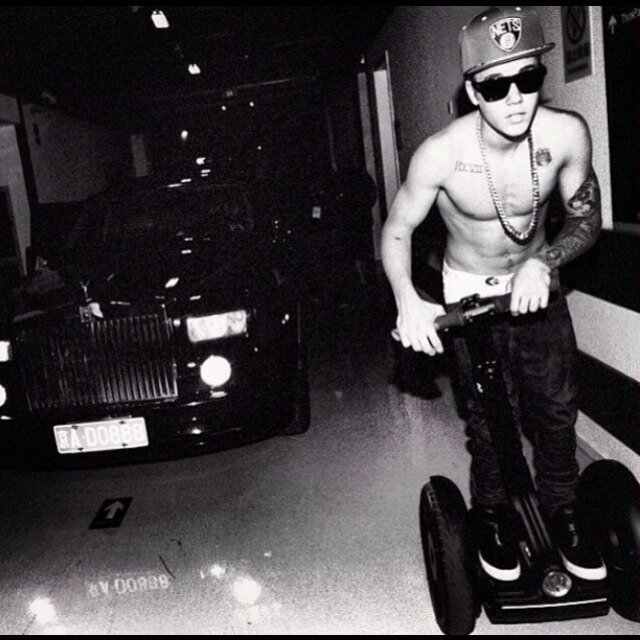 I am a belieber supporting her idol! I have seen Justin in concert!(: hes amazing!! Im one of his beggest fans!(: Follow me!(: