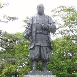 本の編集の仕事をしています。休みはゴロゴロ。本だけは読みます。基本的に考えは一定じゃないです。ブレブレ、ブレまくりです。フォロー大歓迎です。