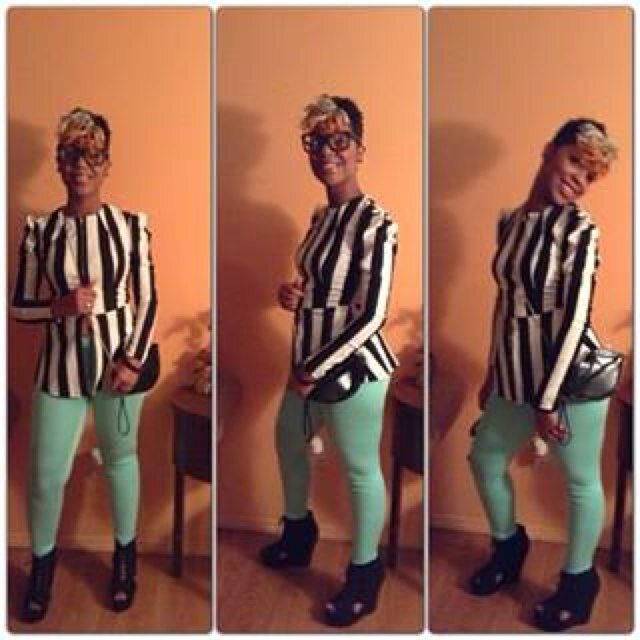 --- I'm JaZzy baBy --- WEll what Can i say i am ME and I Live In the MomeNt!!! I LoVe 2 Laugh,cHill, and do ME!!!...Any QuestIons Just get @ me.....----