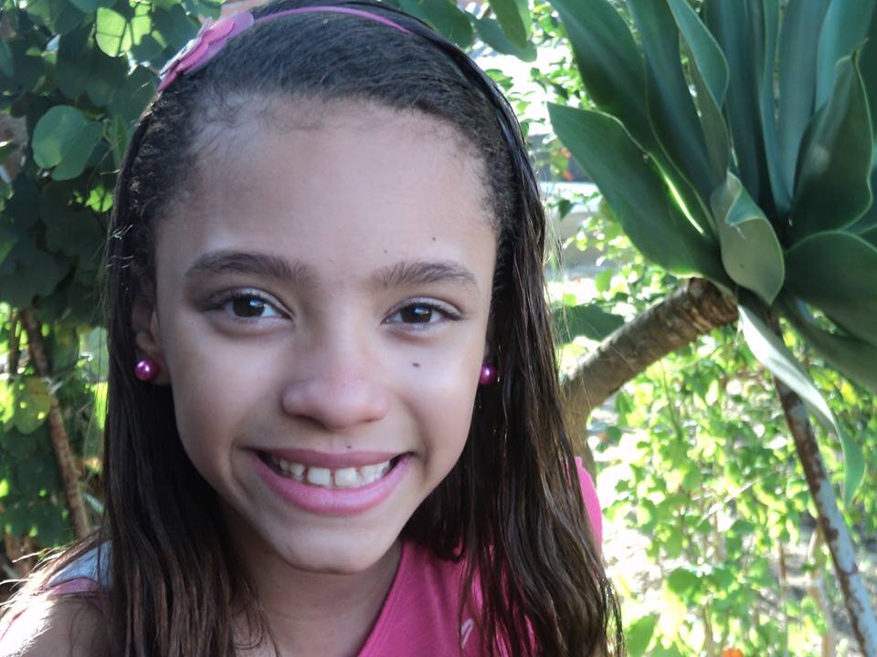 Amo minhas amigas, e também meu irmão #Tales minha mãe #Erika e meu pai #Renato, eu gosto muito de pizza, sorvete, chocolate e minhas ídola é a Martina Stoessel