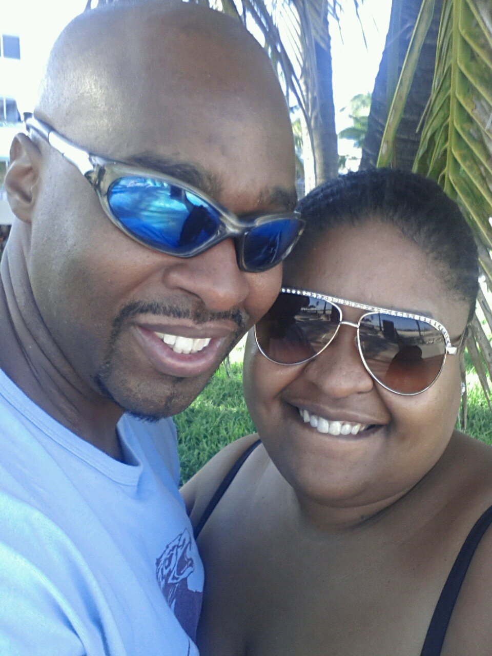 In Love w/ GOD, In Love w/ @bornadiva. 
A Worshipper & a child of the Living God.
