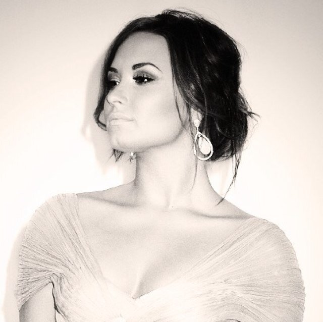 THIS IS A FREE FOLLOW
 GO FOLLOW @__ddlove and LOVE DEMI