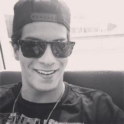 eu e o arthur, lua e o coqueiro ♡ abracei a mel 28.07 (accout fan)