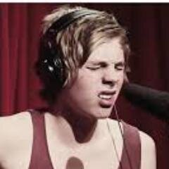 hey gorgeous! im trying to reach a goal so it would mean a lot if you could follow @hotasluke :) thanks ilysm ill follow back just ask xx
