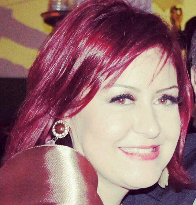 Professora, esteticista, empresaria do ramo de estética, venda e revende equipamentos, inovações cosméticas, perfeição pra pele, beleza inovadora  e bem estar ;