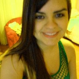 Canceriana, 20 Anos, Simpática, curto Cantar, gênio Forte e Sonhadora.