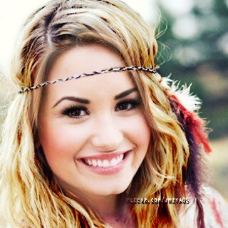 Follow Me i Always Follow back if i dont JUST ASK :) I Love Demi Lovato