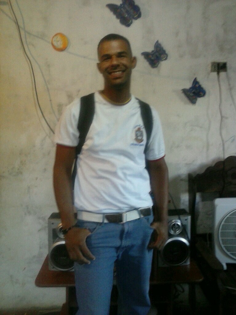 Almacenista,estudiante de adm. tributaria