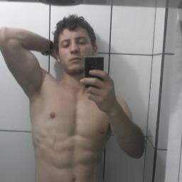 gosto de curtir a vida e amo exportes principalmente musculação