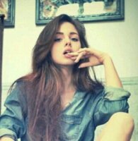 أنسانه بي كمية من الهدوء لكني عاشقه للضحك كثيرآ أحب العزله أحيانآ لأعيش جوي الخاص عميقة التفكير أسامح بسهوله غيوره على من أحب أكابر ولا أحب الأنتظار أبدآ !