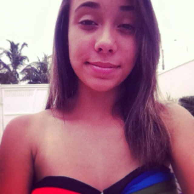''Os olhos mentem dia e noite a dor da gente..''