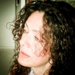 Aysegulunal27's profile picture. 