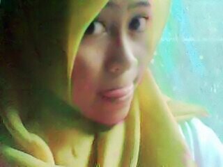 Karina febriana|14 februari'1999|I love ALLAH|I love my parents|I love my friend|and of course I love @bagasrds ^thankz you^
