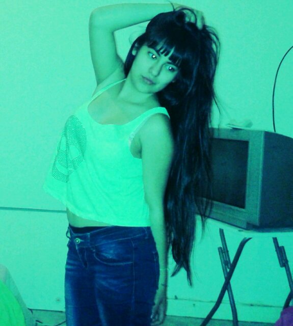 Amarte como te amo es complicado piensarte como te pienso esta prohibido quererte como quiero es un delito.