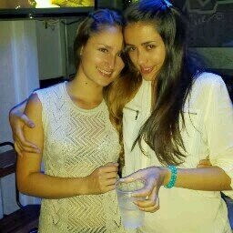 Estudiante, Empresaria, Amiga, Hija, Hermana,  ;)
 Soy lo que se tiene que ser. Yºoº... yo misma!