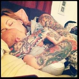 Mami @SageStark__ papi @BiKing_CrV pap... Titu @Peter_CrV Toy un deuuuun. Puchi mi copaniedo de copas.