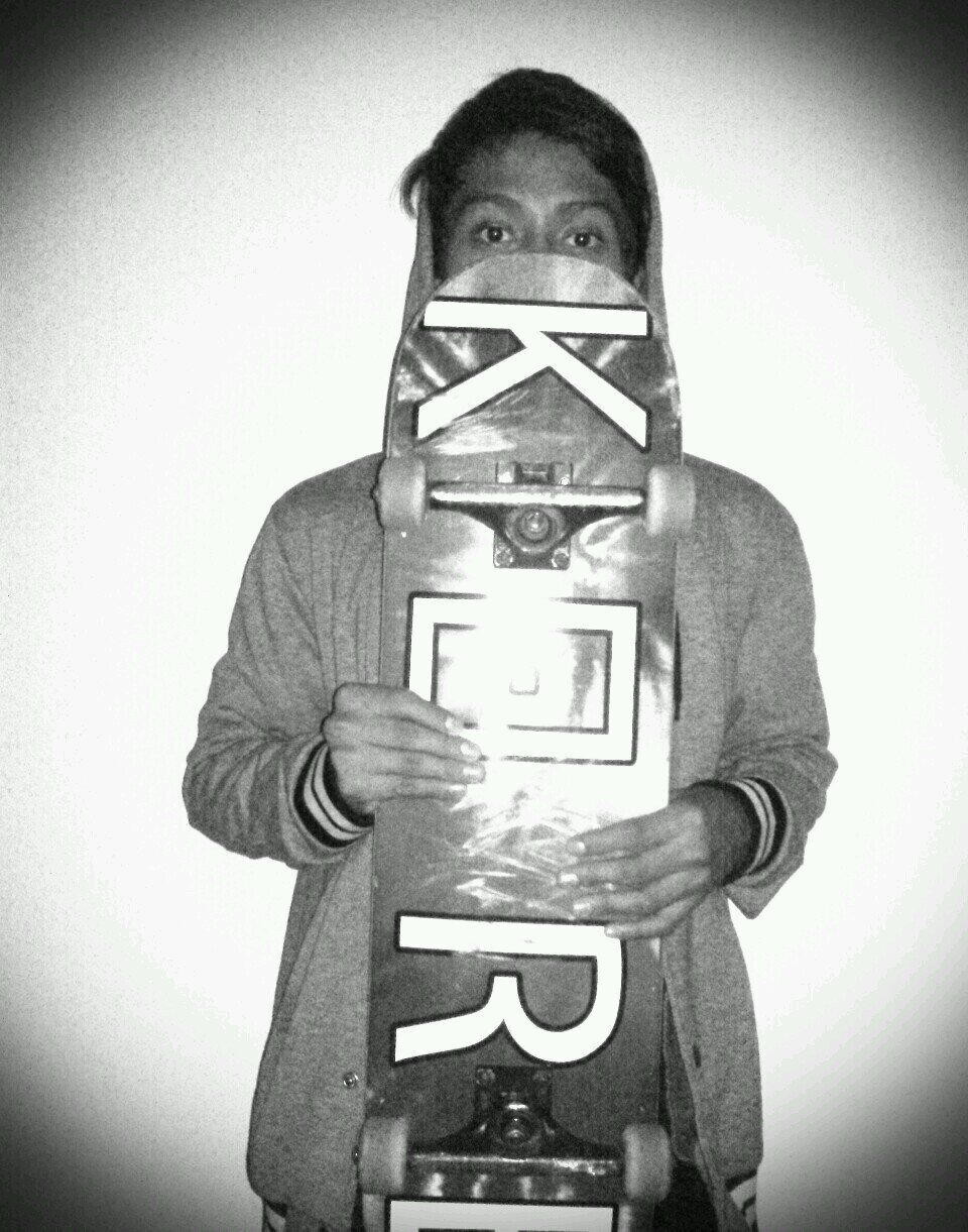 carlosruizz_fr's profile picture. Prime Clothing (coming soon)    I skateboard, Film once in a while, attending school, 17 and happy with my girl.