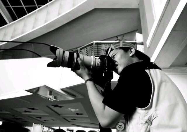 Hanya seorang Fotografer Amatir yang ingin menjadi Profesional • Love Photography • Cancer • Coffeeholic • JustJhue ~