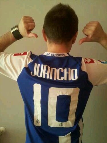 Deportivista hasta la médula. Corazón blanquiazul y socio del mejor club del mundo. Real Club Deportivo de la Coruña. Un sentimiento no se hace, con él se nace.
