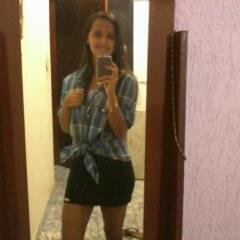 Tenho 17 anos,sou tonta, gosto muito dos meus amigos e eu amo muito a @fabi_palhao s2
