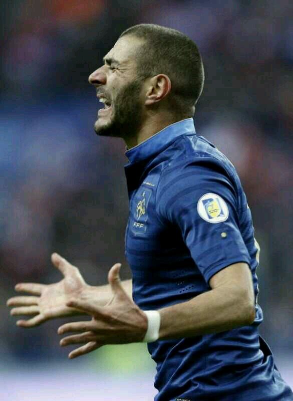 Amante del buen fútbol y fiel madridista. Cristiano es la Décima. Go Spurs! BvB ♡Belgica♡