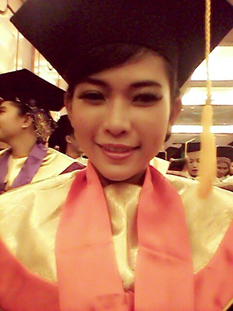 * I am a student of visual communication design
    * start your day with your sweetest smile :)
    (⌣.̮⌣✽)