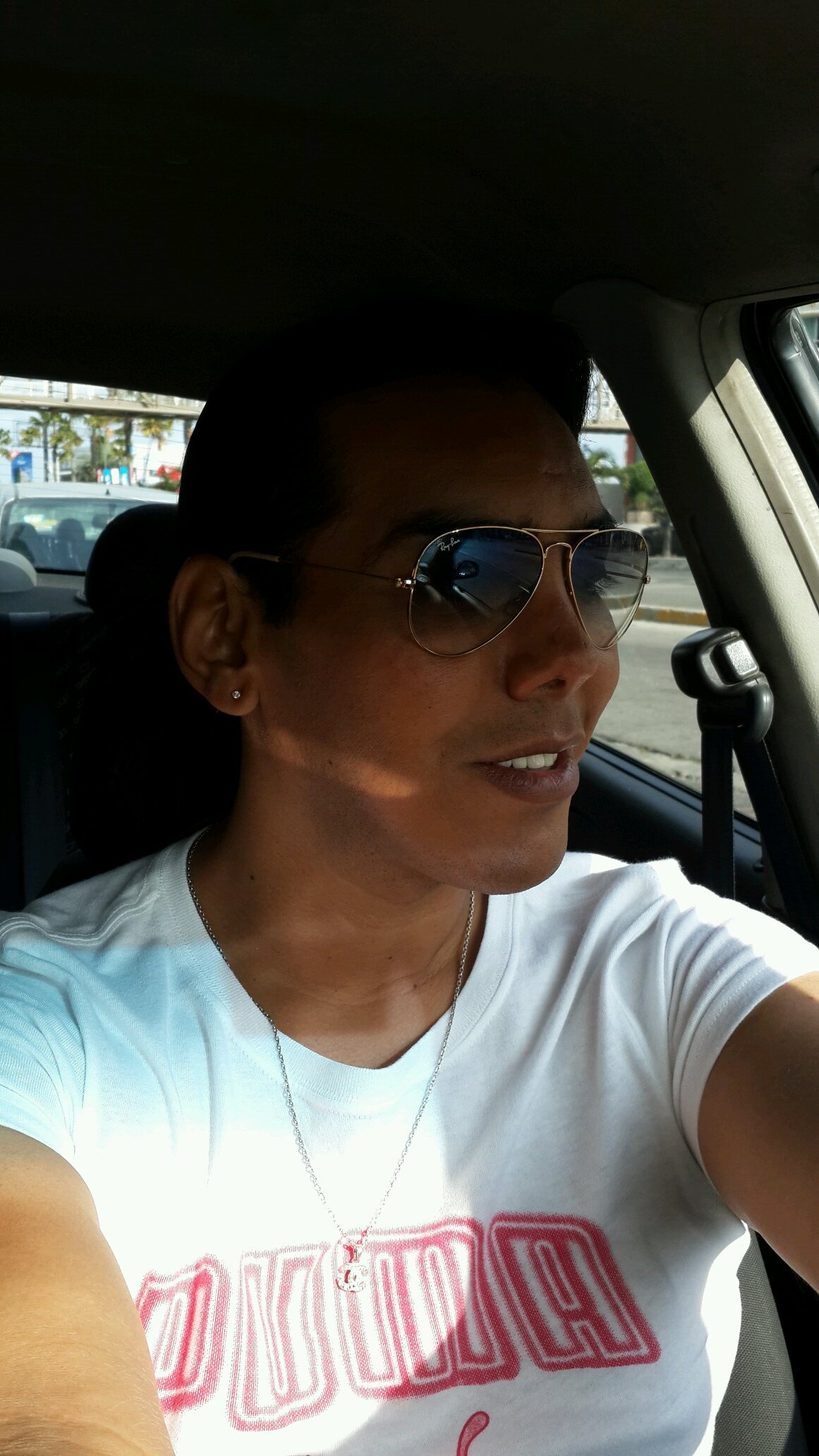 Soy una persona super jovial, farrero, me encanta todo lo que tenga q ver con recuperación en adicciones, y soy muy amigo de mis amigos! Me gusta la gente leal!