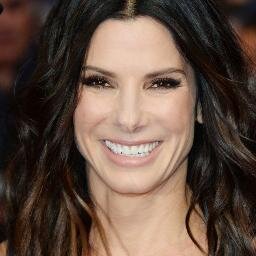 Fã da Sandra Bullock, louca pelas músicas da Shakira, J.Lo e da Katy Perry, apaixonada pela Angelina Jolie e Marg Helgenberger, adoro as séries CSI e TVD !