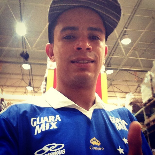 Mineiro, trabalhador, Tec. em CFTV por profissão, Analista de Sistemas de coração. Loucamente apaixonado por minha família, quem acredita sempre alcança.