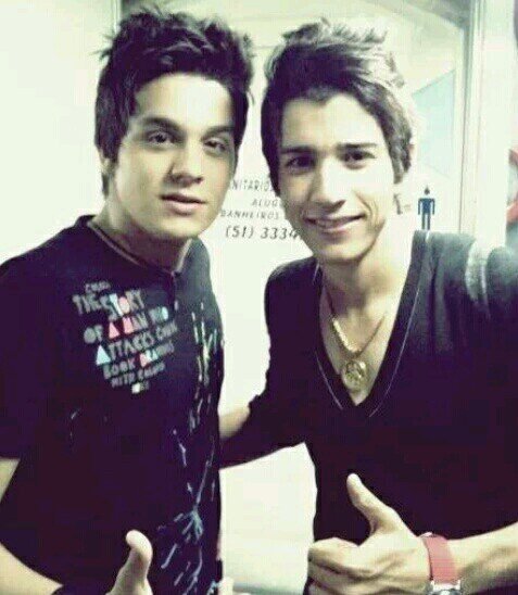 Primeiro Abraço no Guh 24/06/13 Marcado  Seguida por @divulgagusttavo.