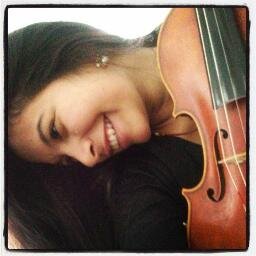 Violinista Completamente e irrevocablemente Enamorada de la Vida, la Buena música y de Dios.
Julio 7 de 1995.
ULA-Cs. Políticas, Música.  
perSigueme♥