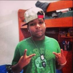 Eu visto preto por dentro e por fora  ♪ ♫