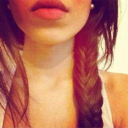 Tipik bir yay burcu, geleceğin mimarı :d ciddi olamayan devamlı gülen, takip edeni takip etmeyecek kadar görgüsüz olmayan kız. #dubstep #skrillex