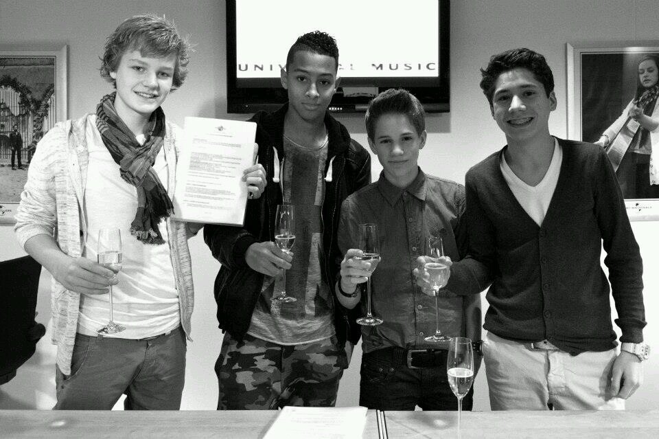 account sinds 20-11-2013, 21.10 {0/5} | twee mainiacs till the end ♡