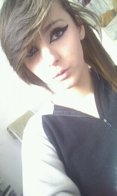 i eat, sleep, sing, say random things and be totally unnormal...#LifesGood ;D I♥YourMum Dont Be A Bitch Dude :|