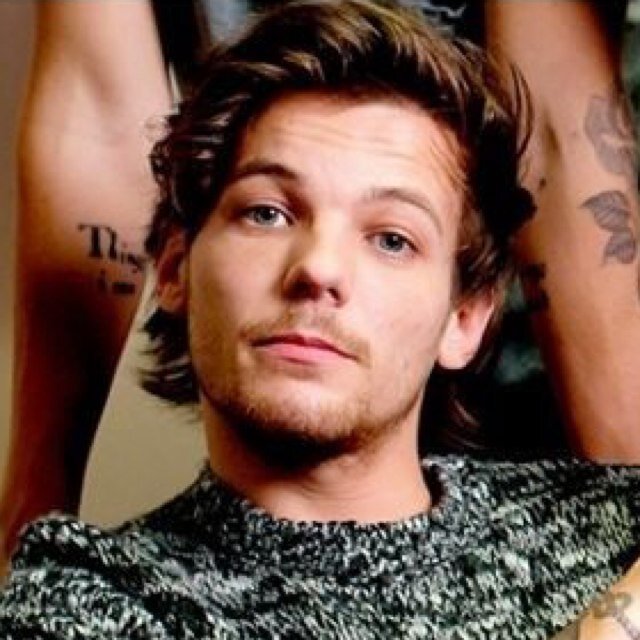 flagrei o liam na cama com o zayn e larry tava no outro quarto