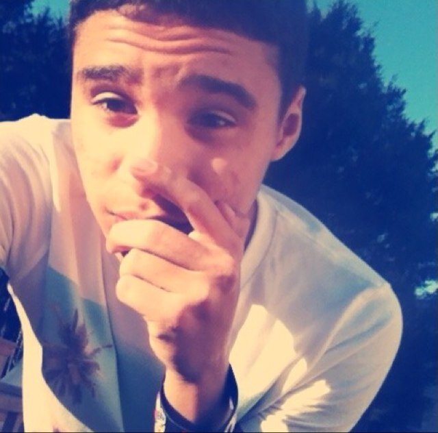 Instagram:hey_its__luis

Single | puerto rican | come thru| fuck a bio |