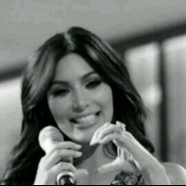 khulood_e's profile picture. 