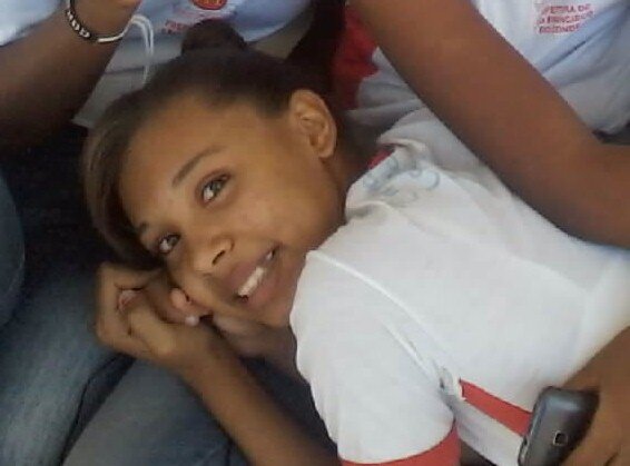 oi sou thaynara pessoa feliz e divertida vivo o presente espero o futuro e danisse o passado até por que se passado fosse bom era presente ; ]
